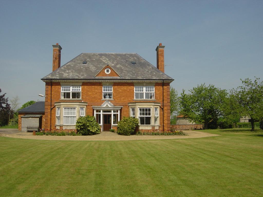 Furtho Manor Farm Bed & Breakfast Milton Keynes Exterior photo